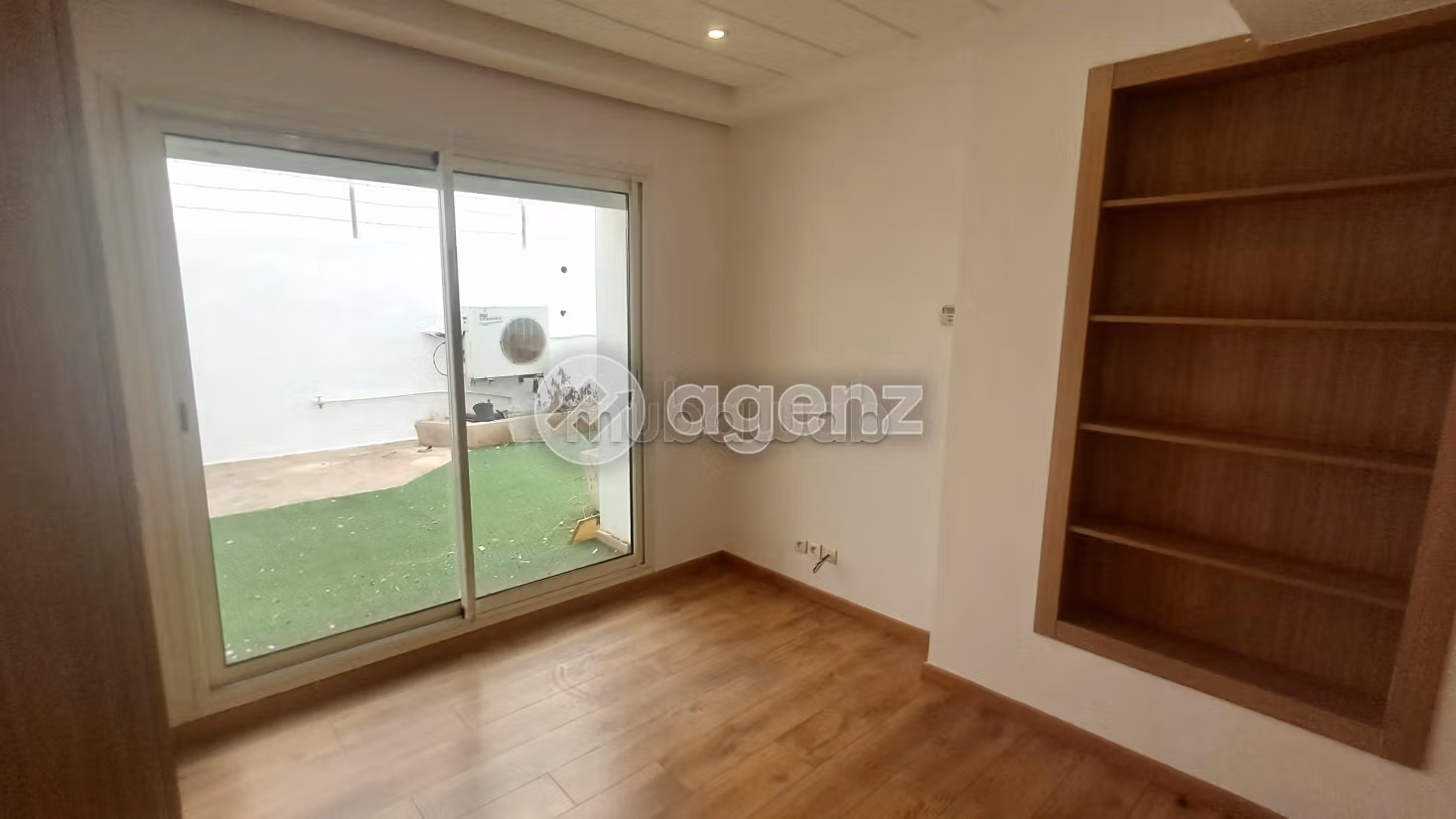 Apartment to purchase. Large area 250 m². With Lift, Balcony