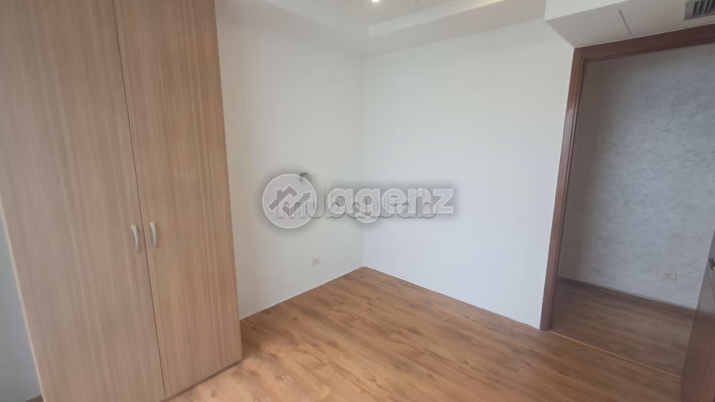 Apartment to purchase. Large area 250 m². With Lift, Balcony