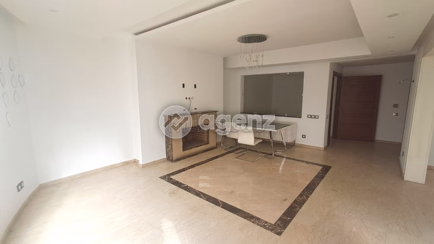 Apartment to purchase. Large area 250 m². With Lift, Balcony