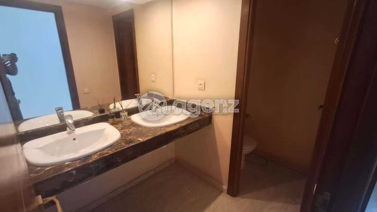Apartment to purchase. Large area 250 m². With Lift, Balcony