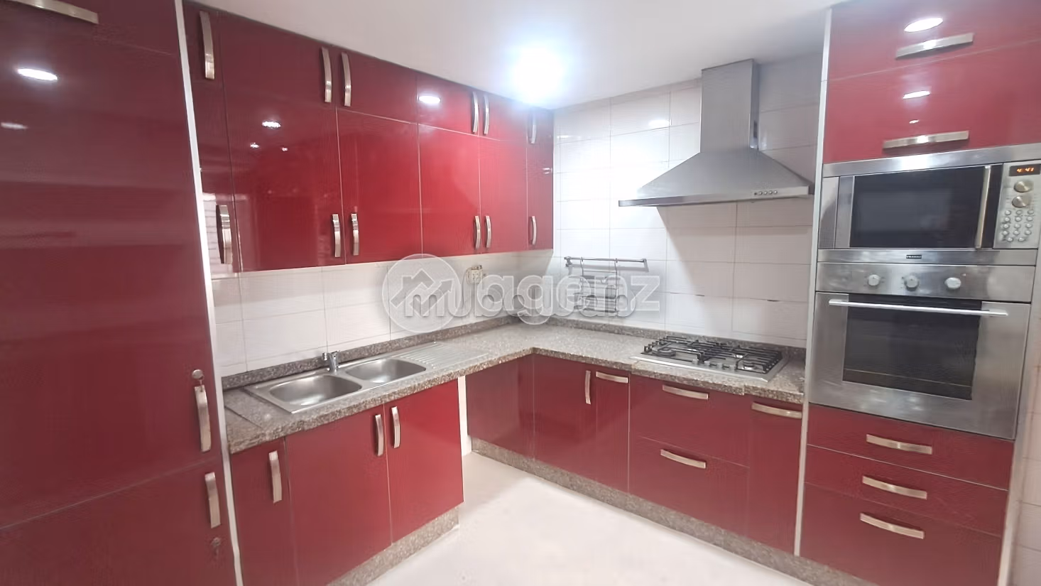 Apartment to purchase. Large area 250 m². With Lift, Balcony