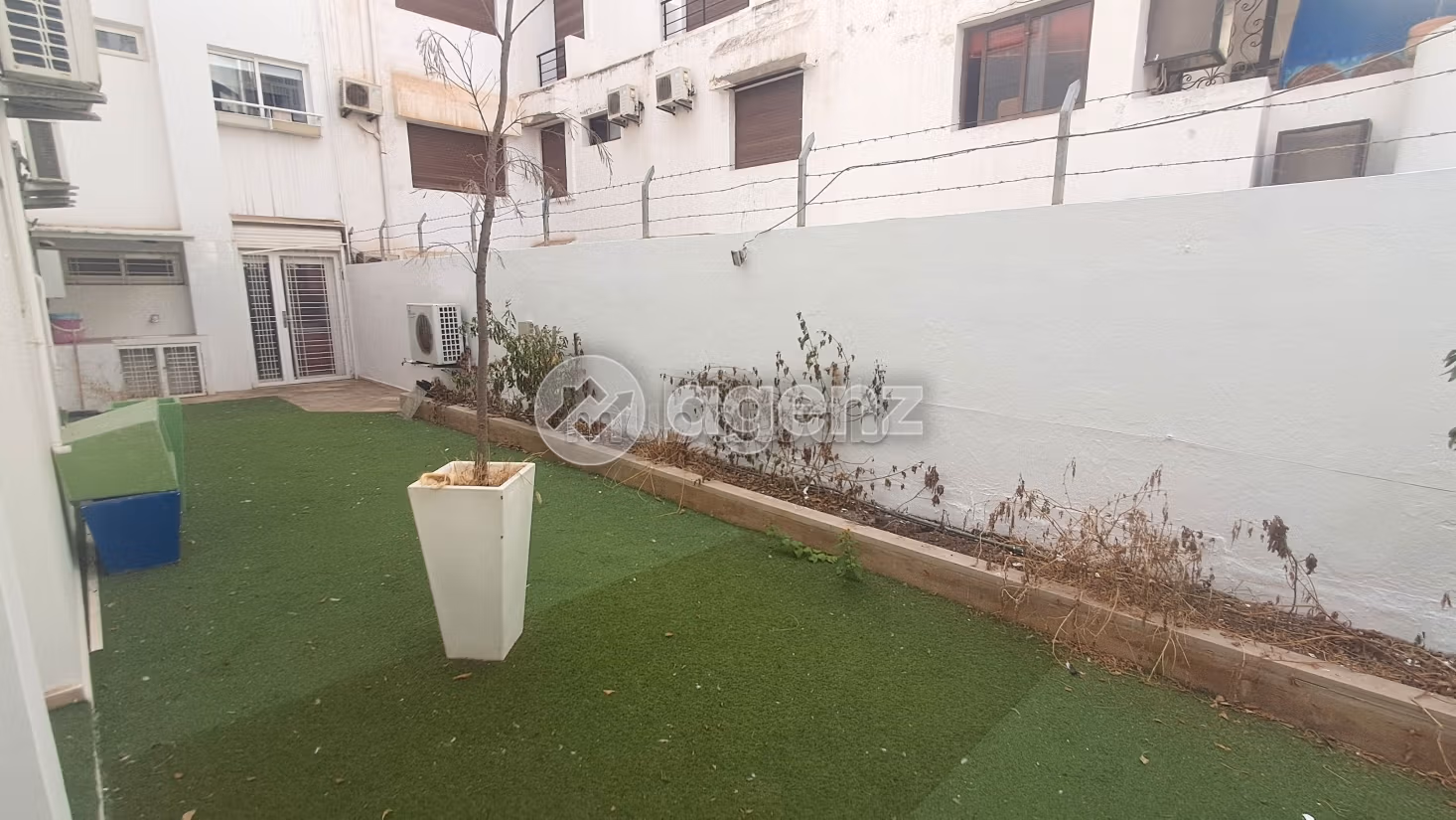 Apartment to purchase. Large area 250 m². With Lift, Balcony
