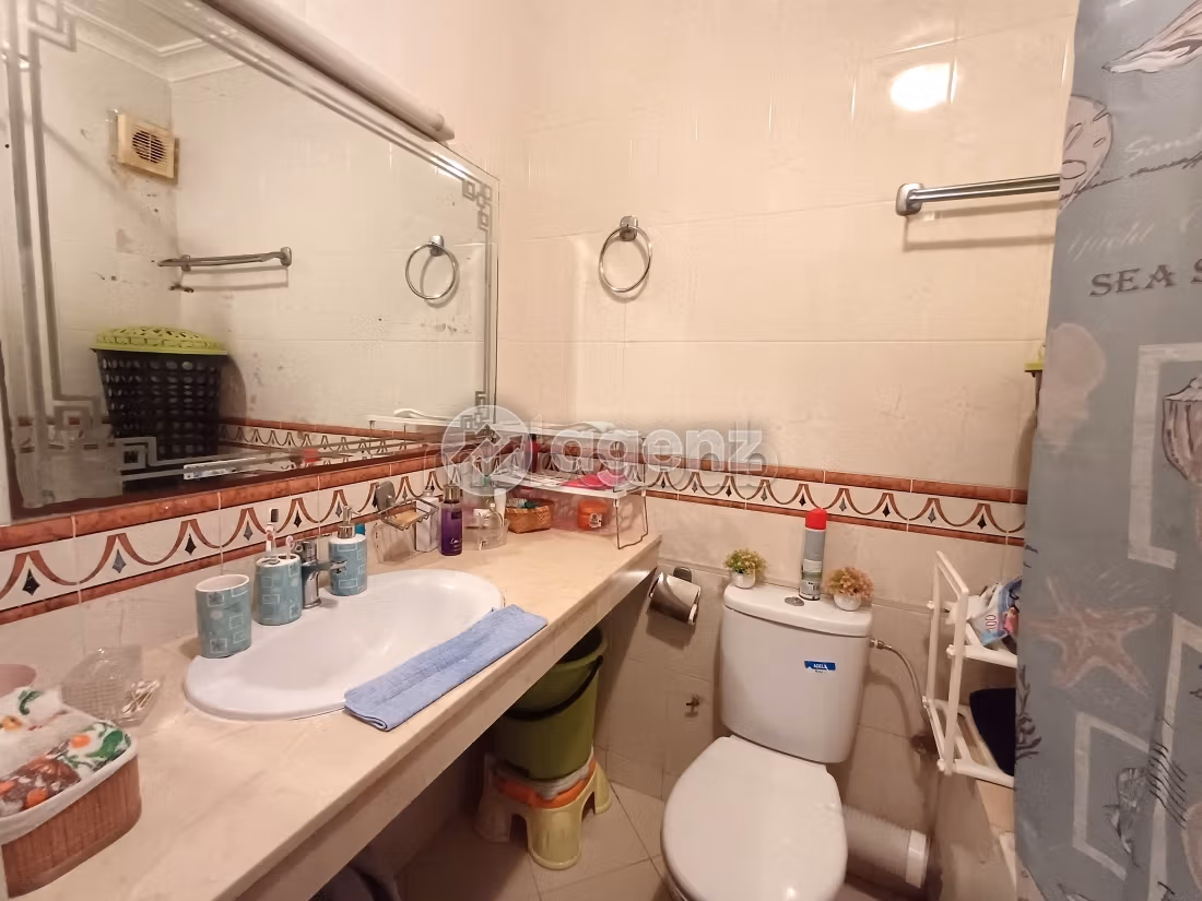 Find an apartment to buy in Racine. Large area 193 m². With lift and terrace