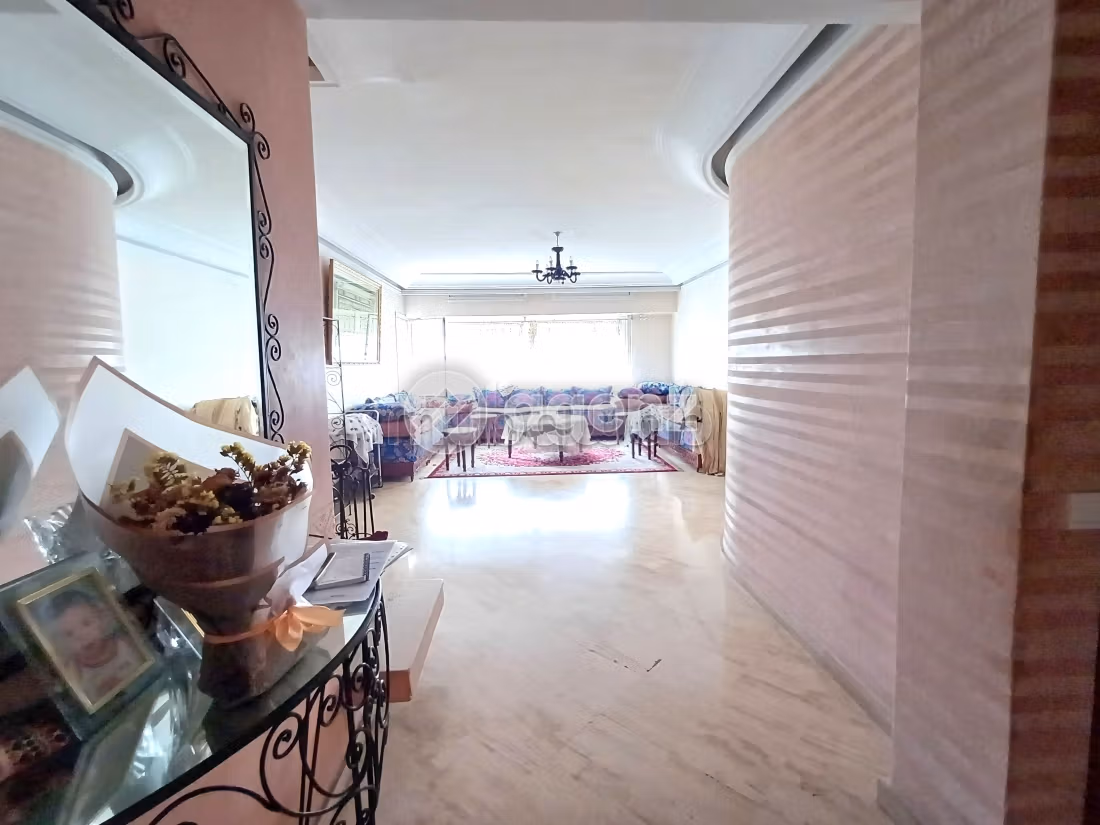 Find an apartment to buy in Racine. Large area 193 m². With lift and terrace