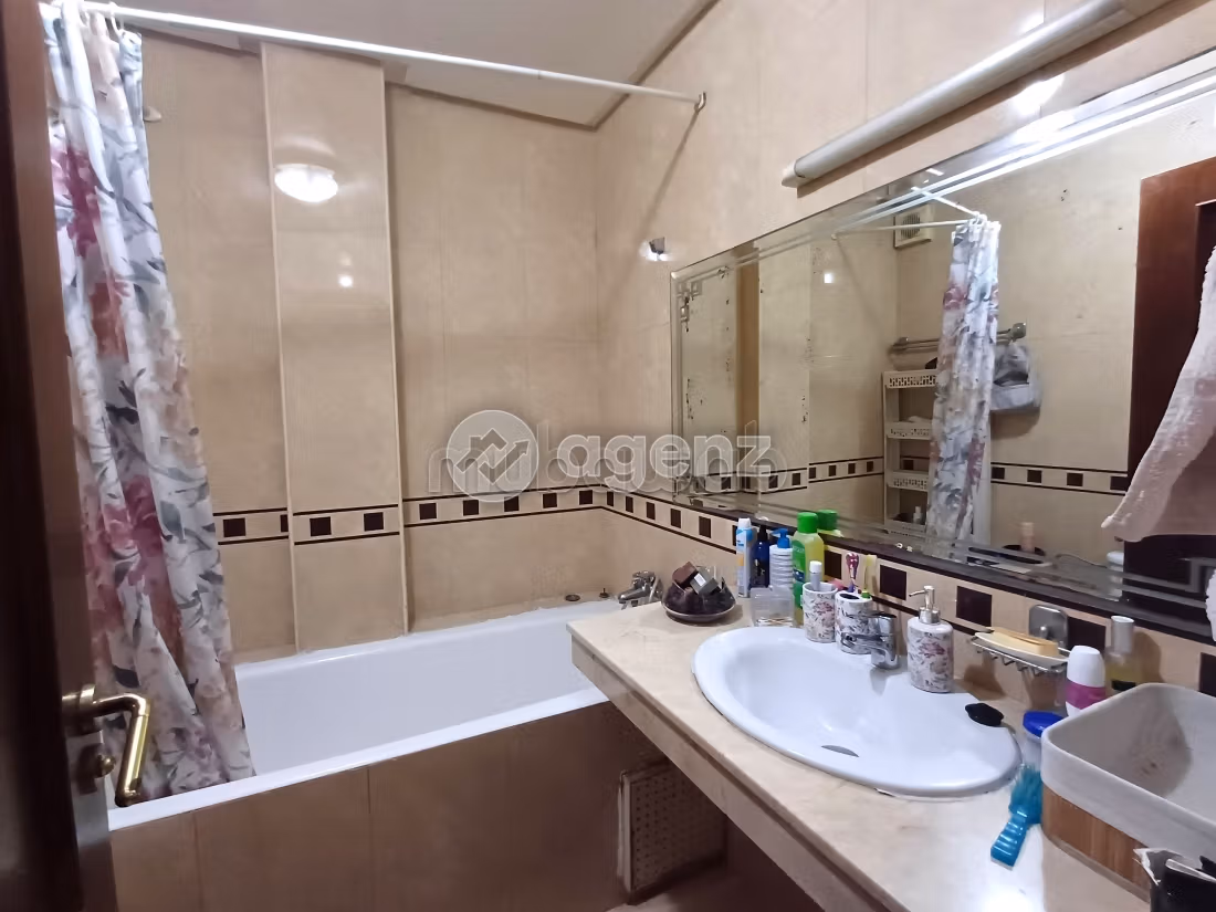 Find an apartment to buy in Racine. Large area 193 m². With lift and terrace