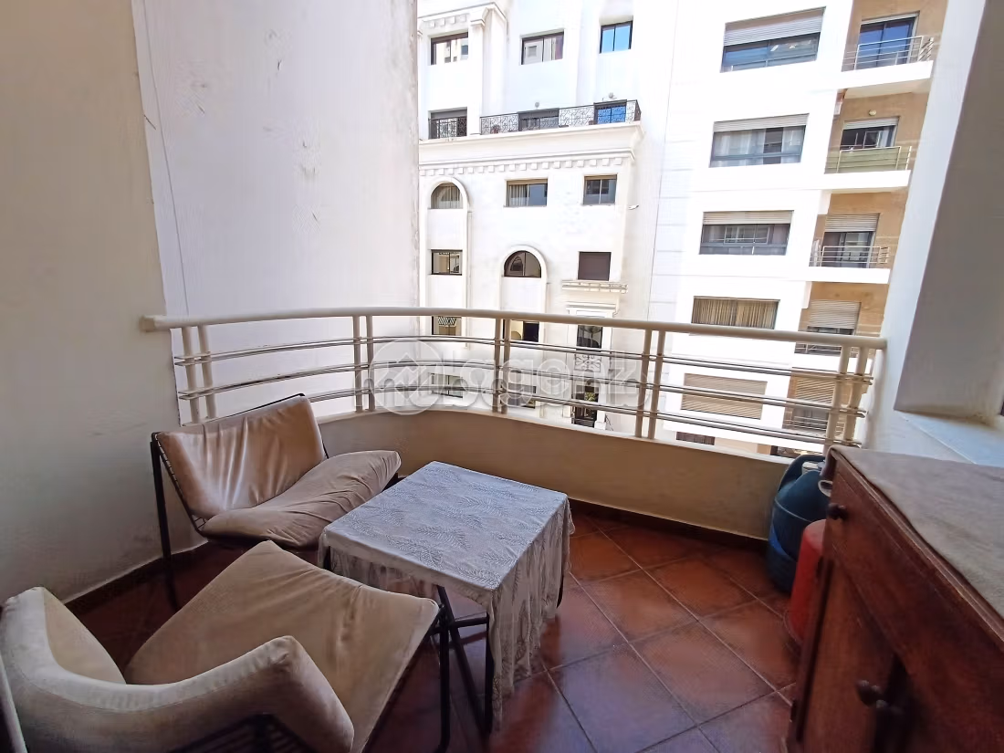 Find an apartment to buy in Racine. Large area 193 m². With lift and terrace