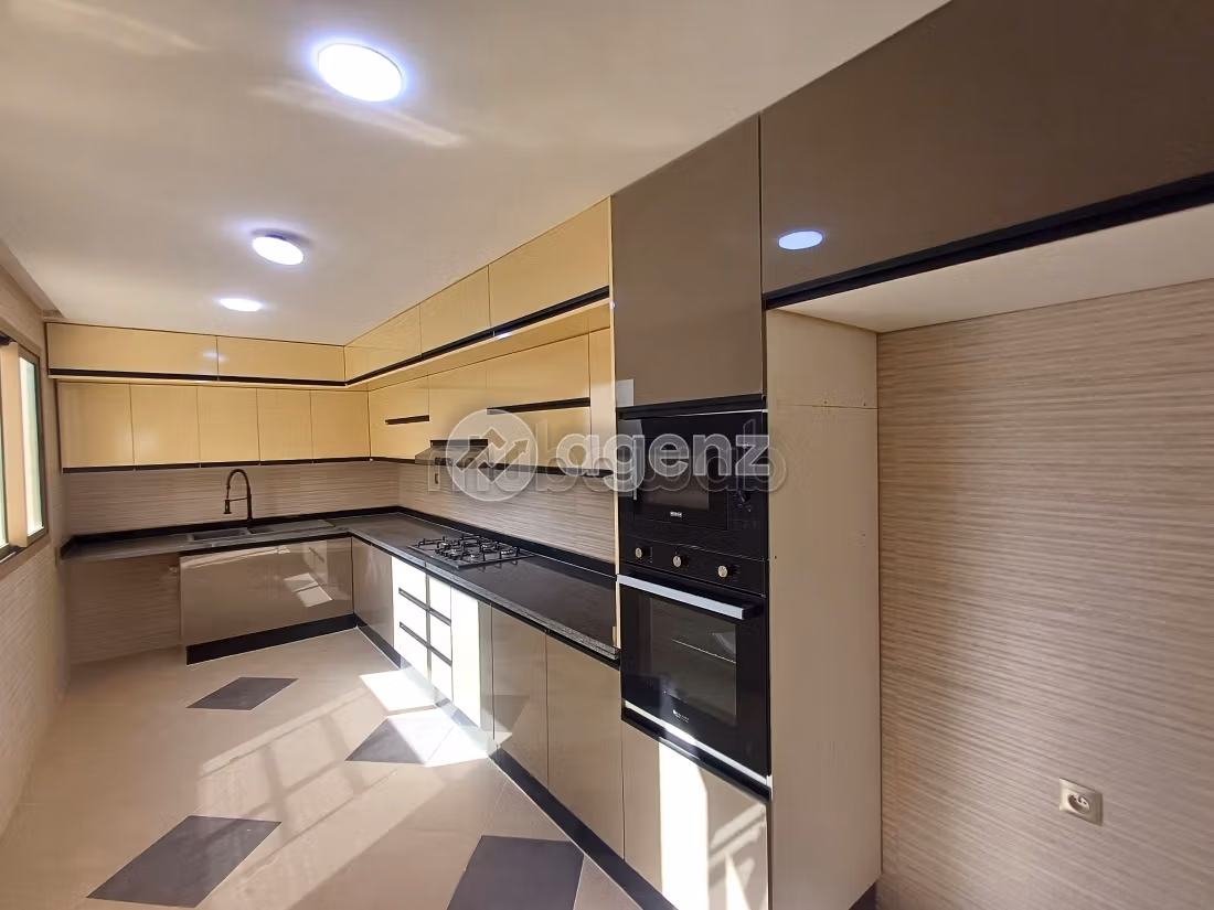 Appartement à vendre 130 m², 3 chambres Champ de course Fès — 3