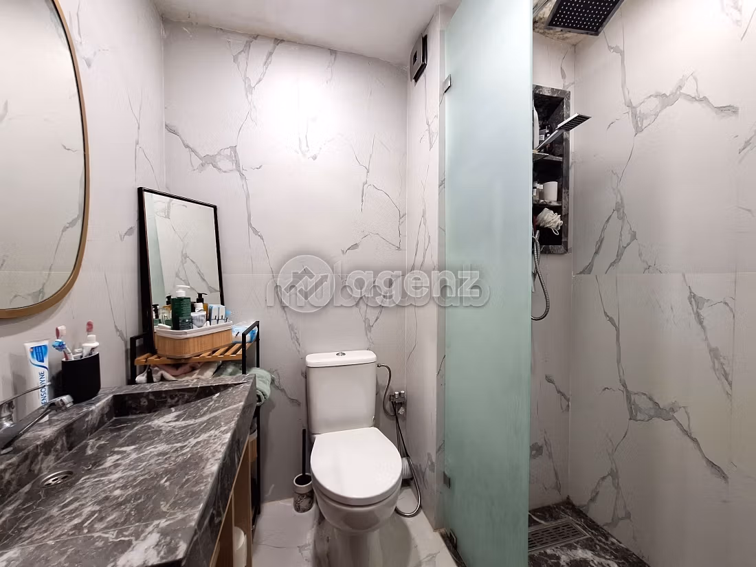 Apartment for sale in Moulay Youssef. 3 rooms. Parking spaces and terrace