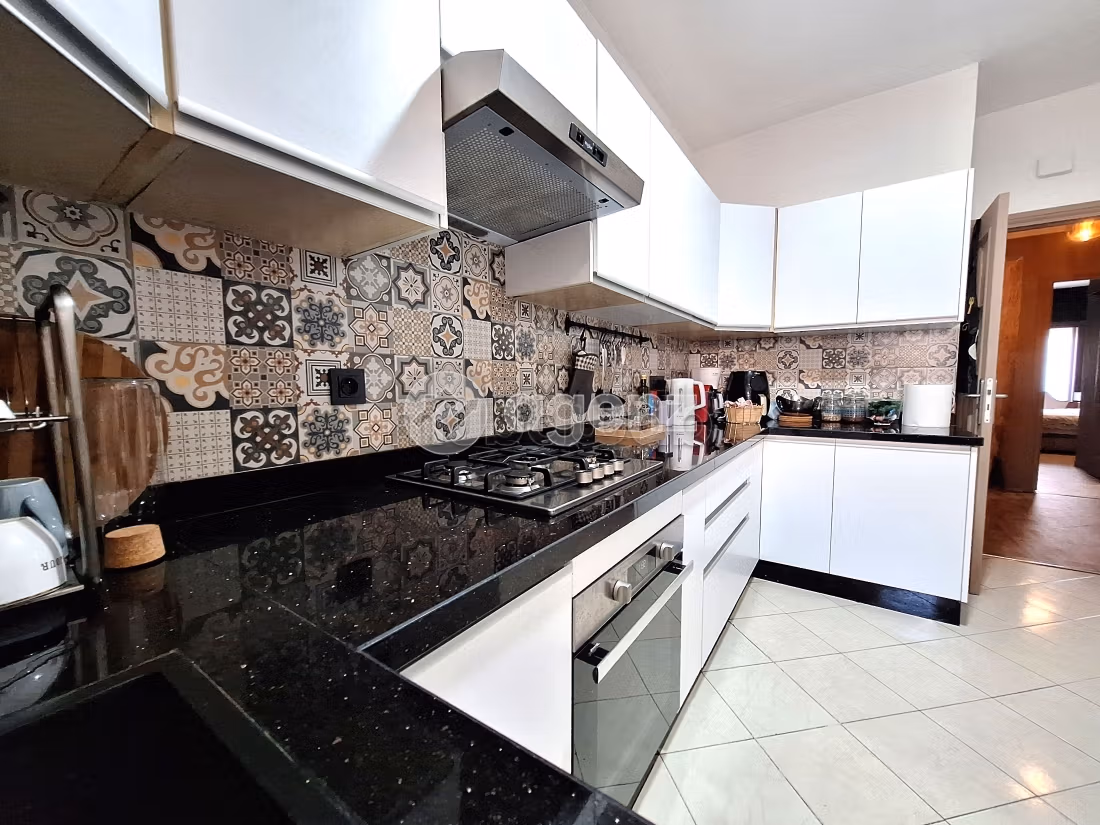 Apartment for sale in Moulay Youssef. 3 rooms. Parking spaces and terrace