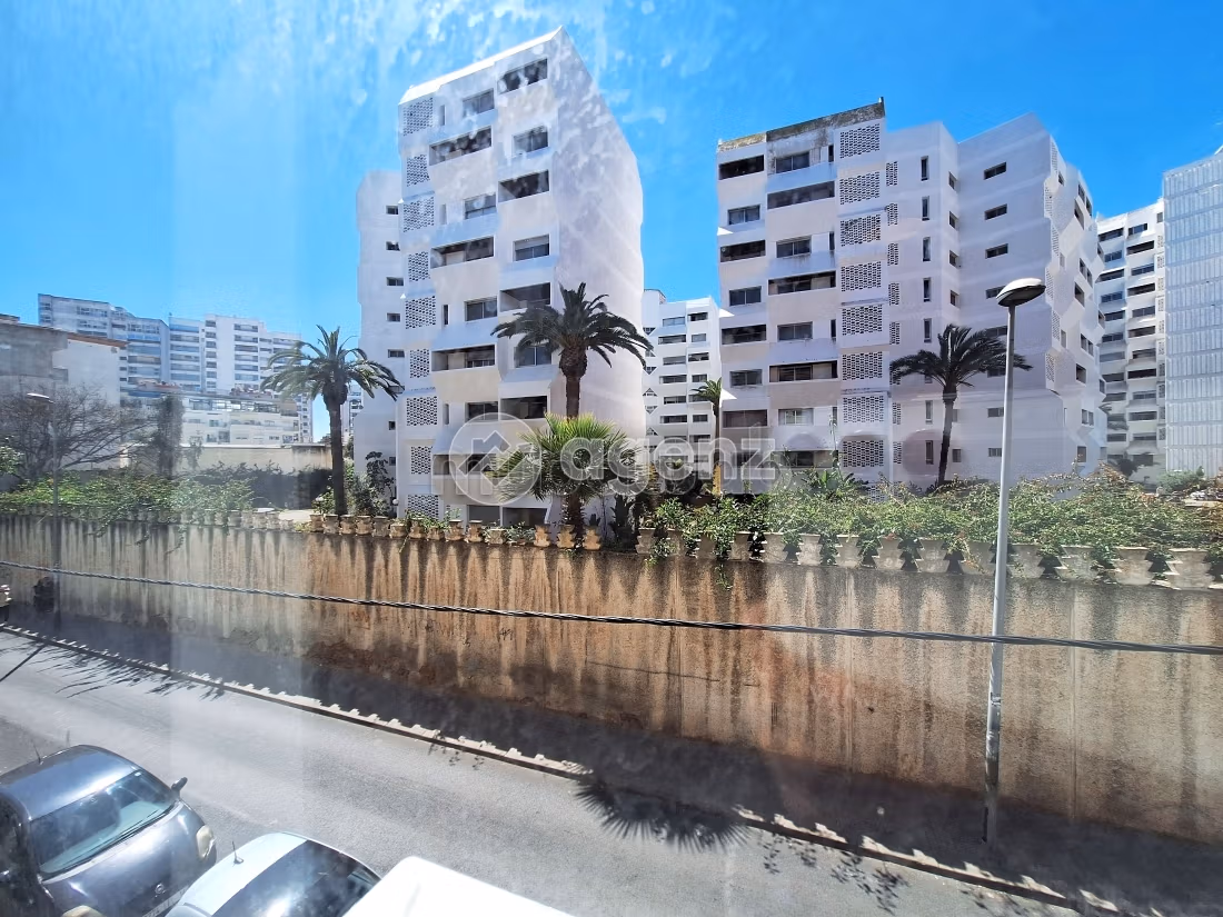 Apartment for sale in Moulay Youssef. 3 rooms. Parking spaces and terrace