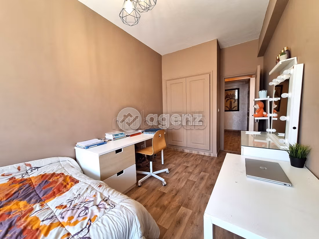 Apartment for sale in Moulay Youssef. 3 rooms. Parking spaces and terrace