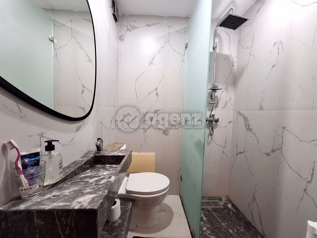 Apartment for sale in Moulay Youssef. 3 rooms. Parking spaces and terrace