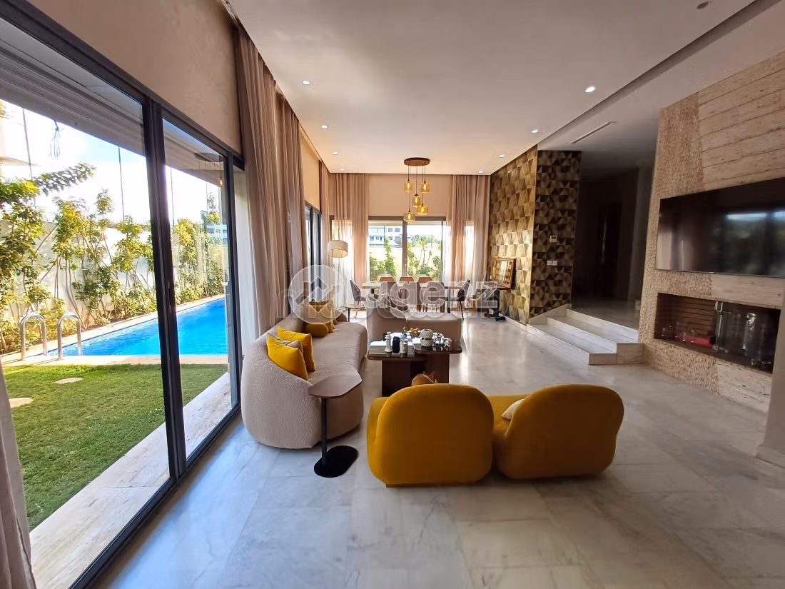 Luxury home for sale. Area of 300 m². Garden and garage