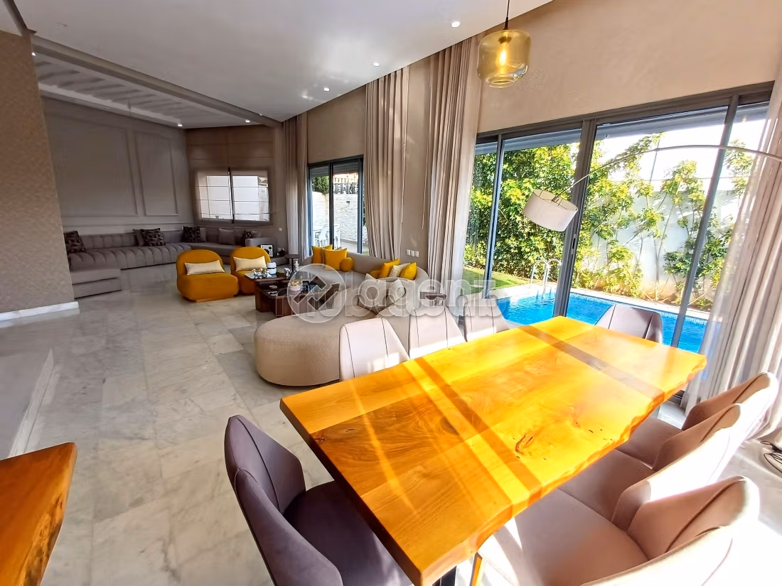 Luxury home for sale. Area of 300 m². Garden and garage