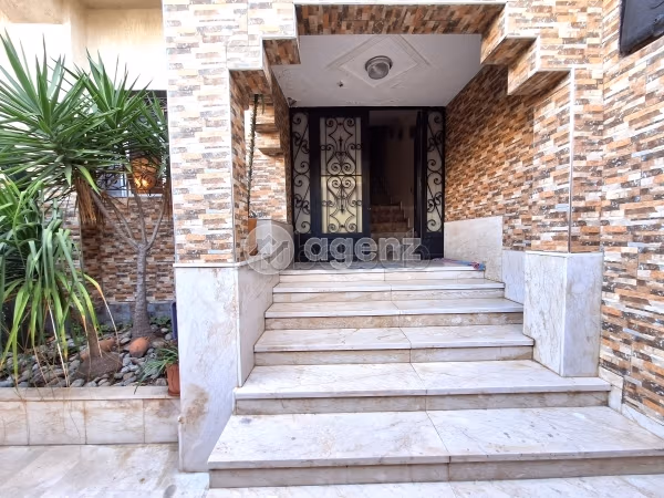 Luxury villa for sale in Quartier Al Woroud. Dimension 165 m². Basement