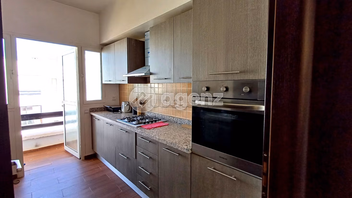 Nu huren: appartementen. 3 Kamers. Gemeubileerd
