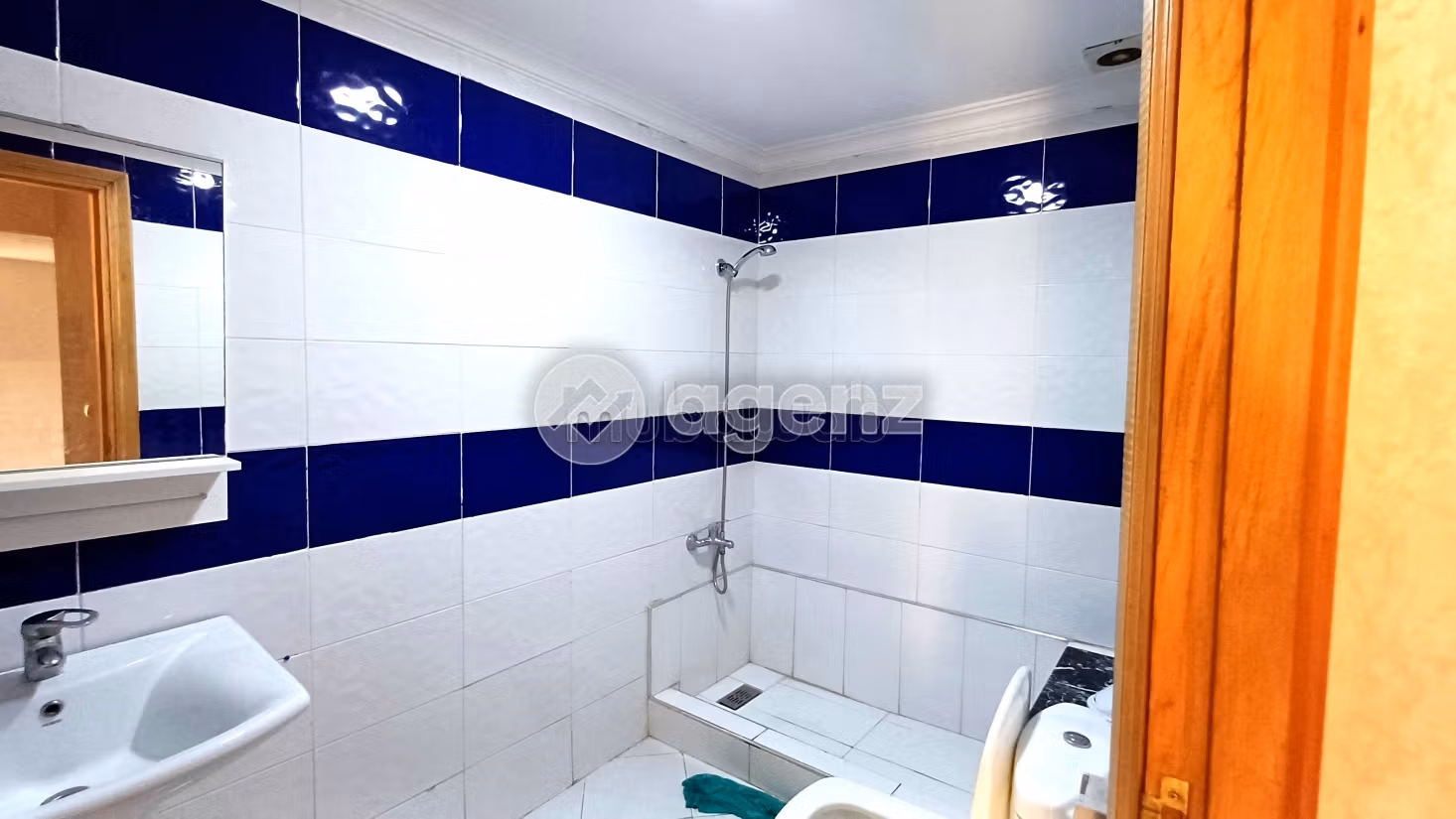 Beautiful apartment for sale. 2 beautiful rooms. With Lift, Carpark
