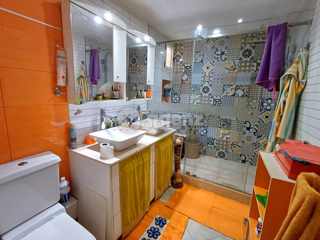 Find an apartment to buy in Les princesses. Area of 167 m². With lift and terrace