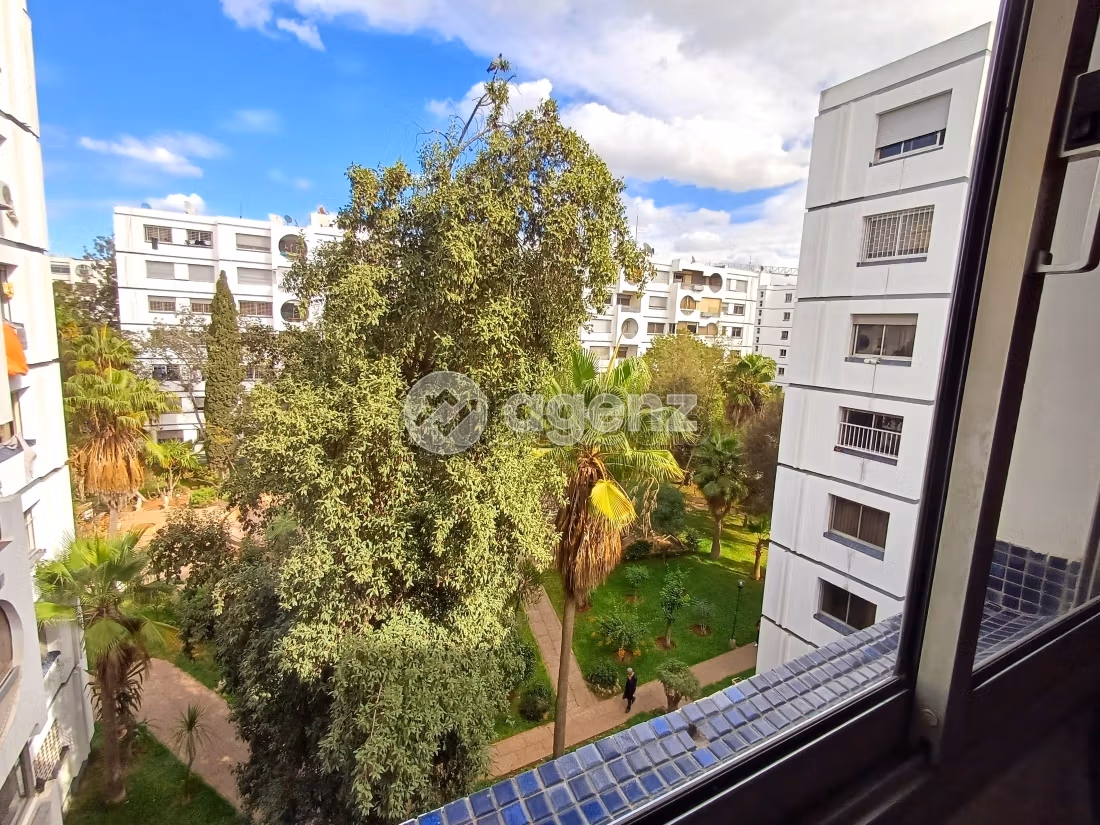 Find an apartment to buy in Les princesses. Area of 167 m². With lift and terrace