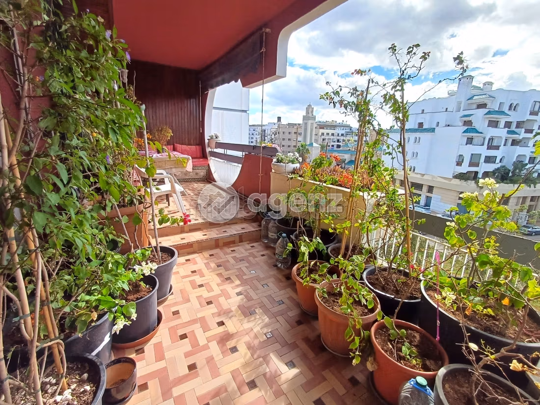 Find an apartment to buy in Les princesses. Area of 167 m². With lift and terrace