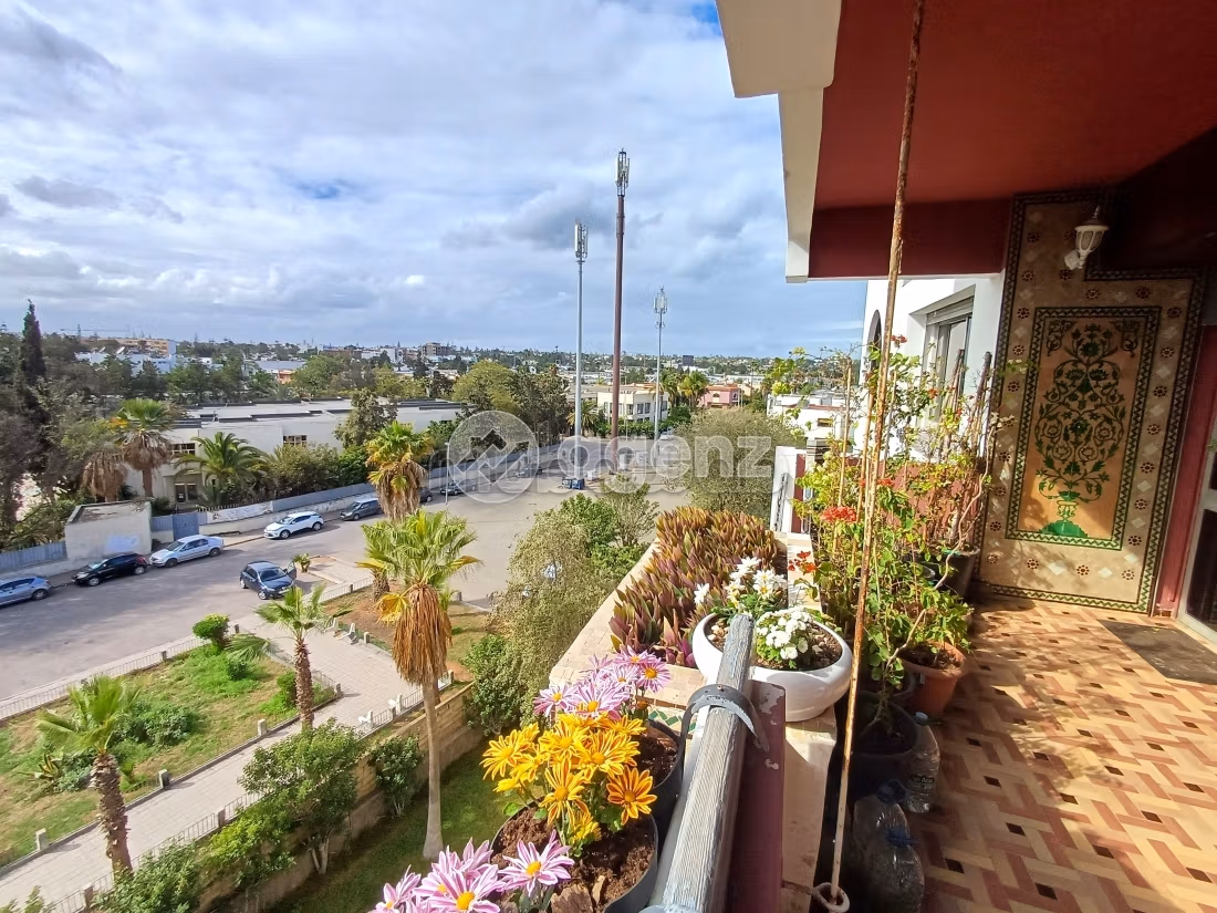 Find an apartment to buy in Les princesses. Area of 167 m². With lift and terrace