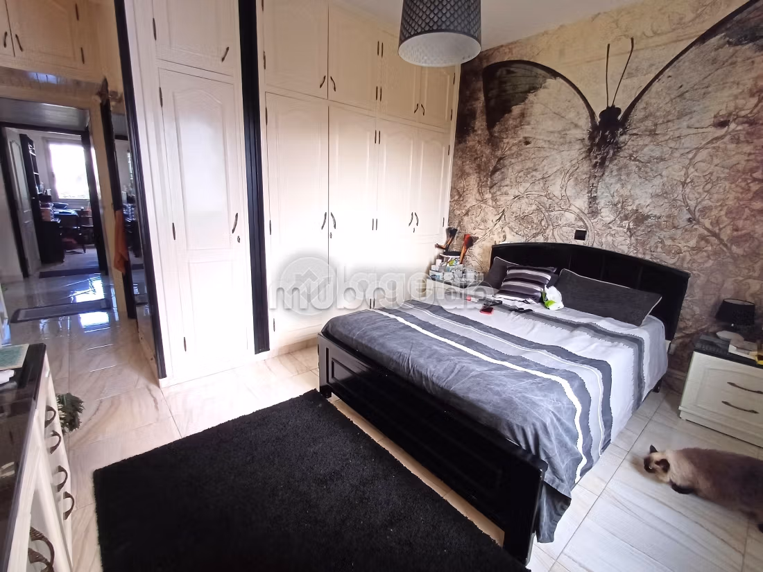 Find an apartment to buy in Les princesses. Area of 167 m². With lift and terrace
