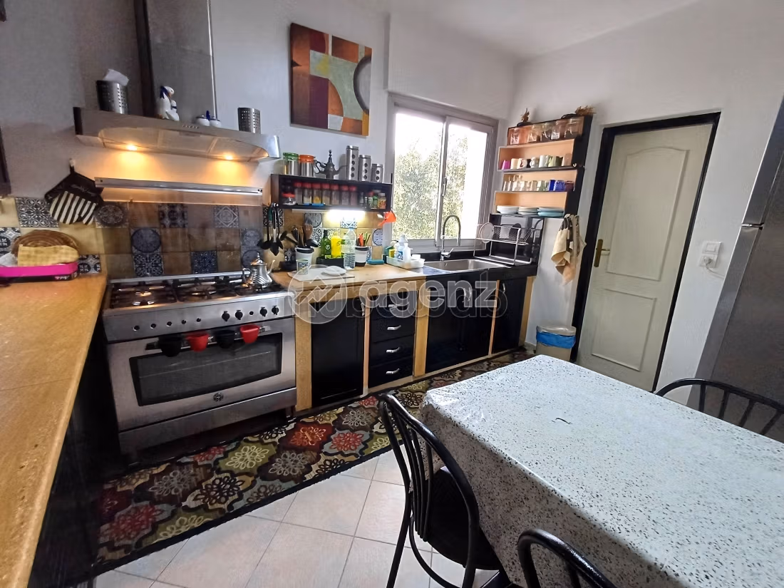 Find an apartment to buy in Les princesses. Area of 167 m². With lift and terrace