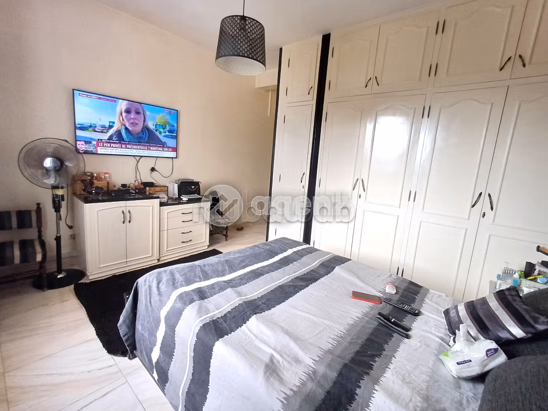 Find an apartment to buy in Les princesses. Area of 167 m². With lift and terrace