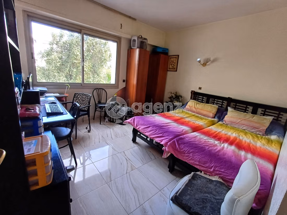 Find an apartment to buy in Les princesses. Area of 167 m². With lift and terrace