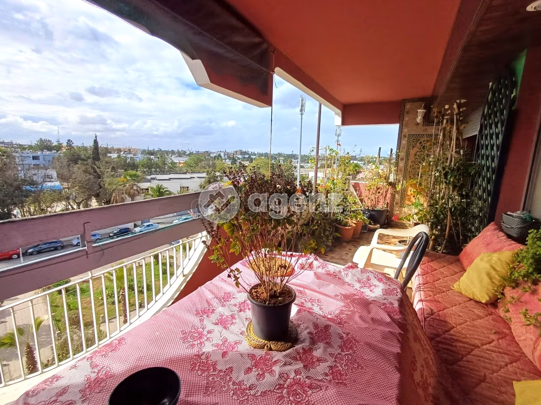 Find an apartment to buy in Les princesses. Area of 167 m². With lift and terrace