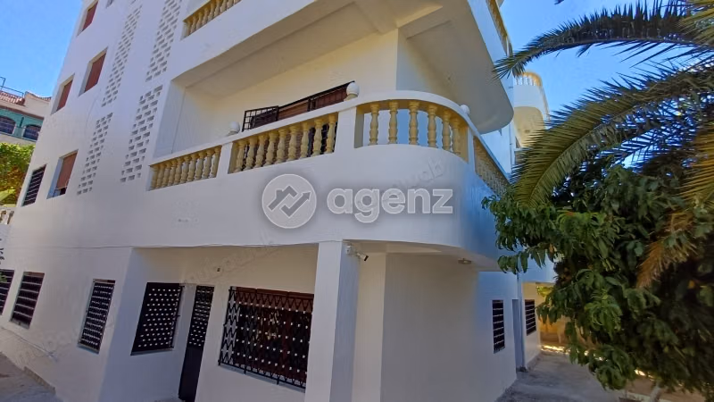 Suntuosa villa en venta en Drissia. 6 dormitorios. Plazas de parking y bonito jardín