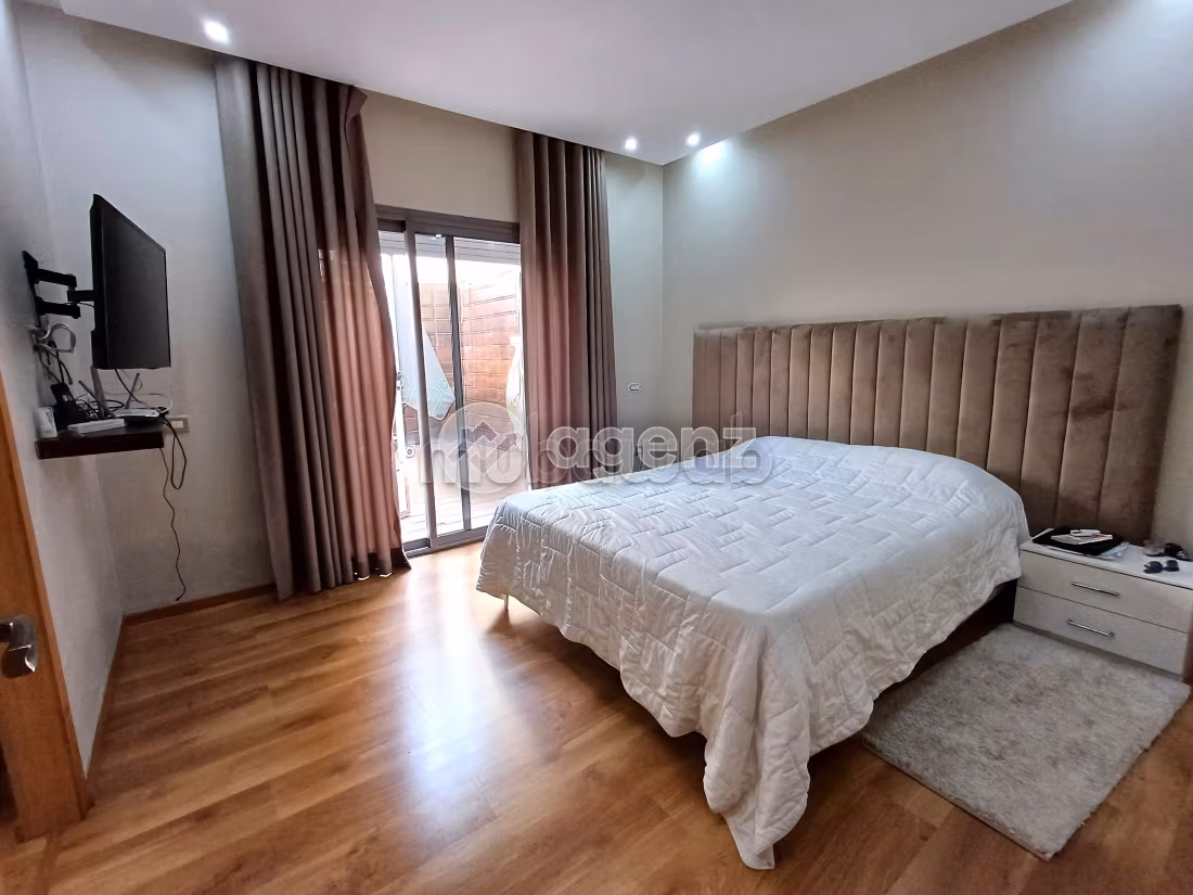 Splendido appartamento in vendita a Moulay Youssef. 2 camere. Terrazzo e garage