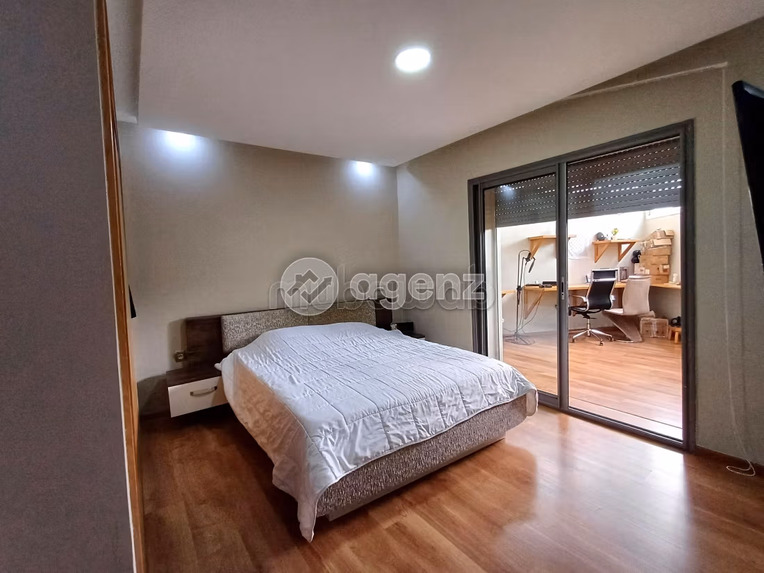 Splendido appartamento in vendita a Moulay Youssef. 2 camere. Terrazzo e garage