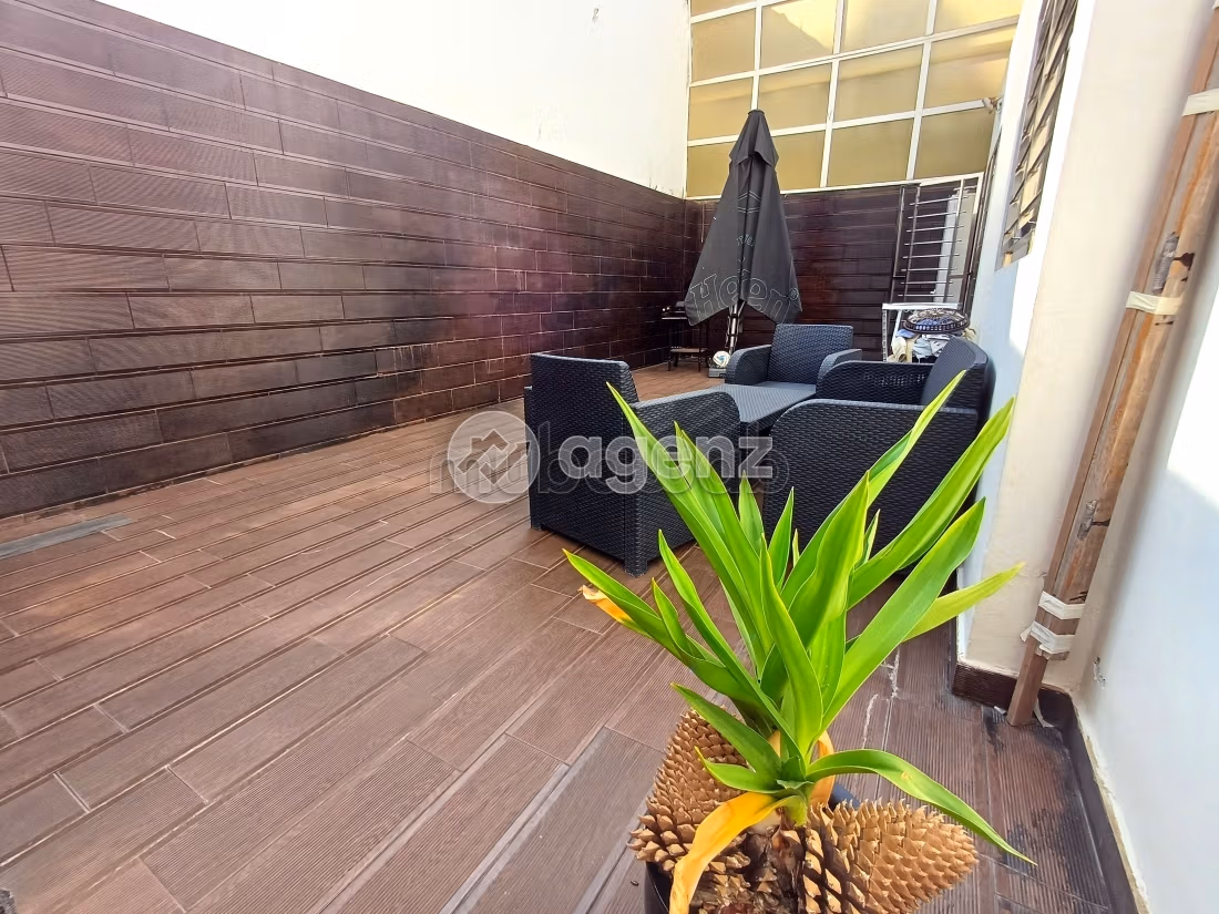 Splendido appartamento in vendita a Moulay Youssef. 2 camere. Terrazzo e garage