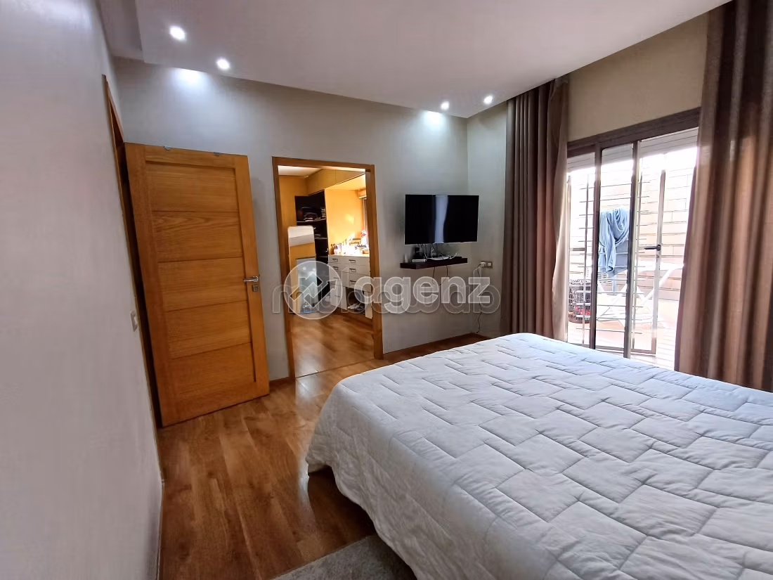 Splendido appartamento in vendita a Moulay Youssef. 2 camere. Terrazzo e garage