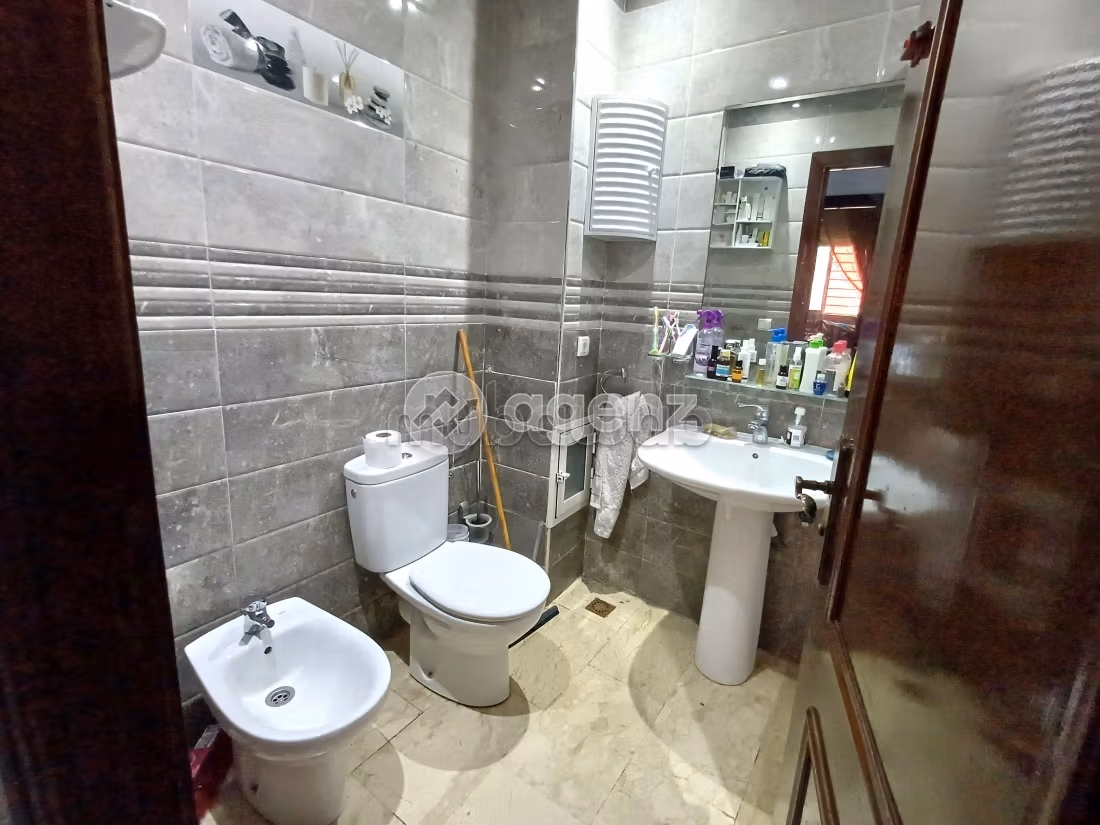 Vendita di un bell'appartamento a Californie. Superficie di 81 m². Arredato