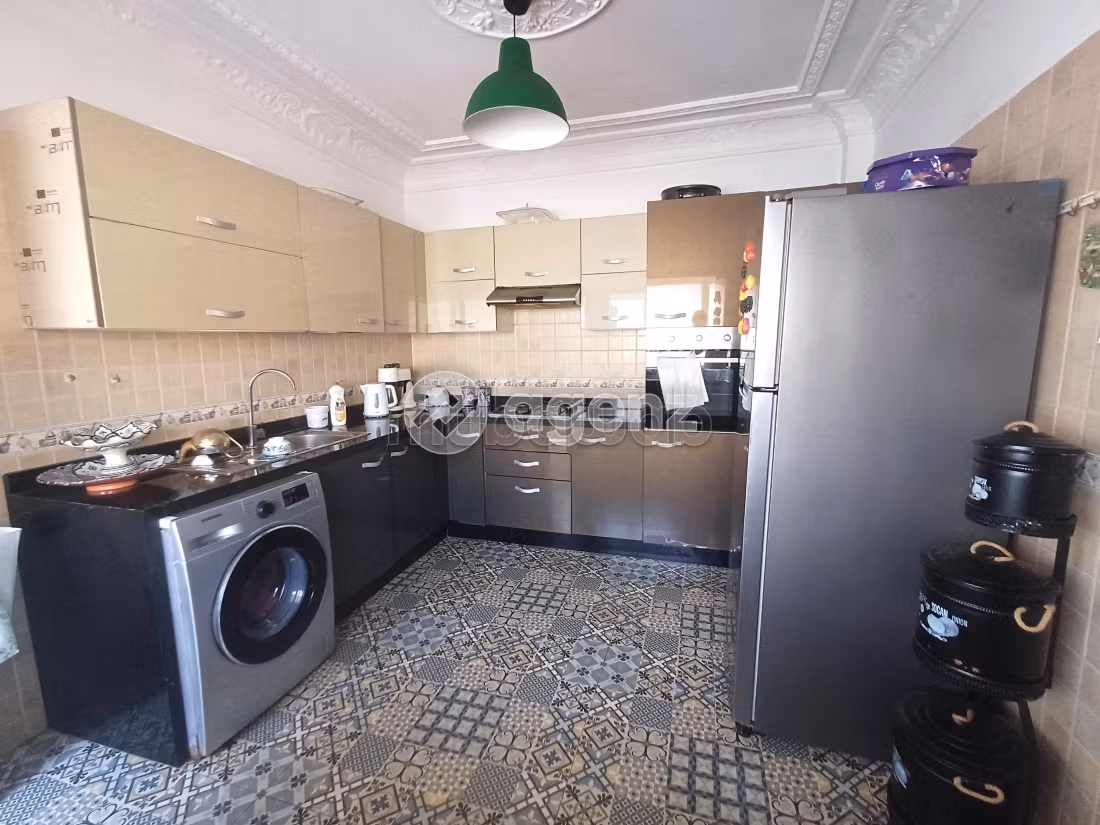 Bonito piso en venta en Les Hôpitaux. 2 dormitorios. Con Ascensor, balcón
