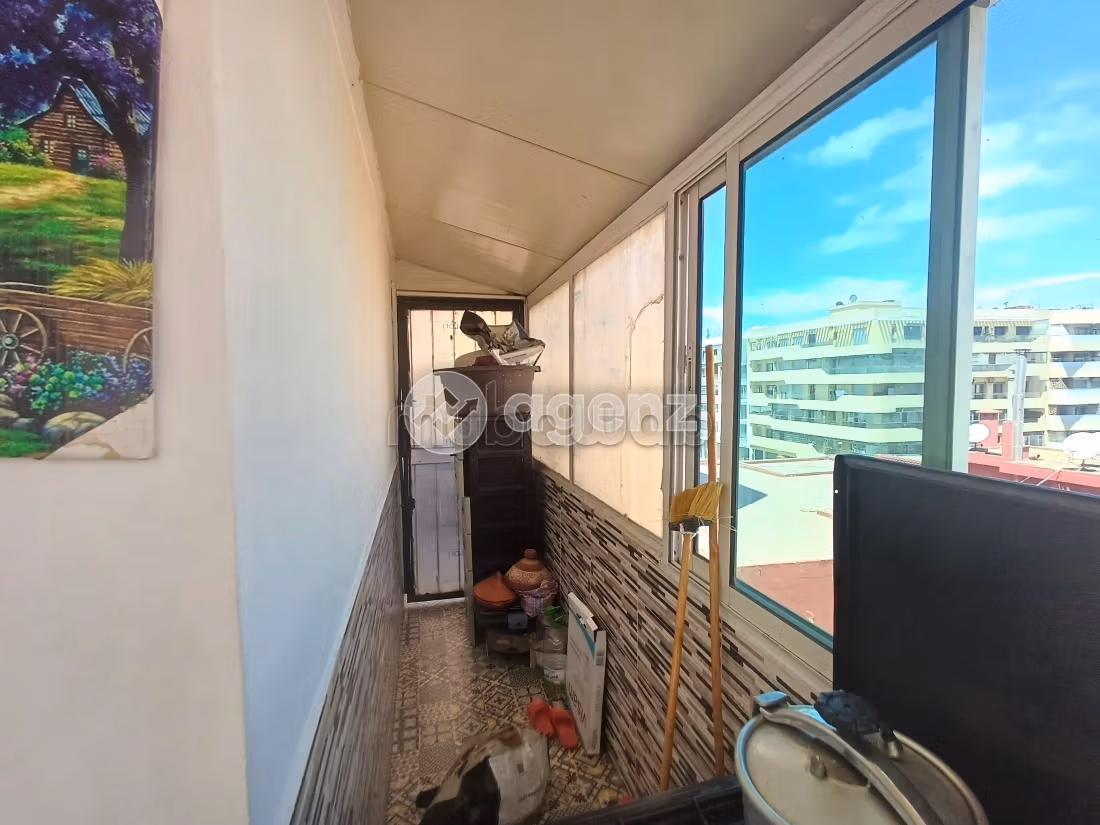 Bonito piso en venta en Les Hôpitaux. 2 dormitorios. Con Ascensor, balcón