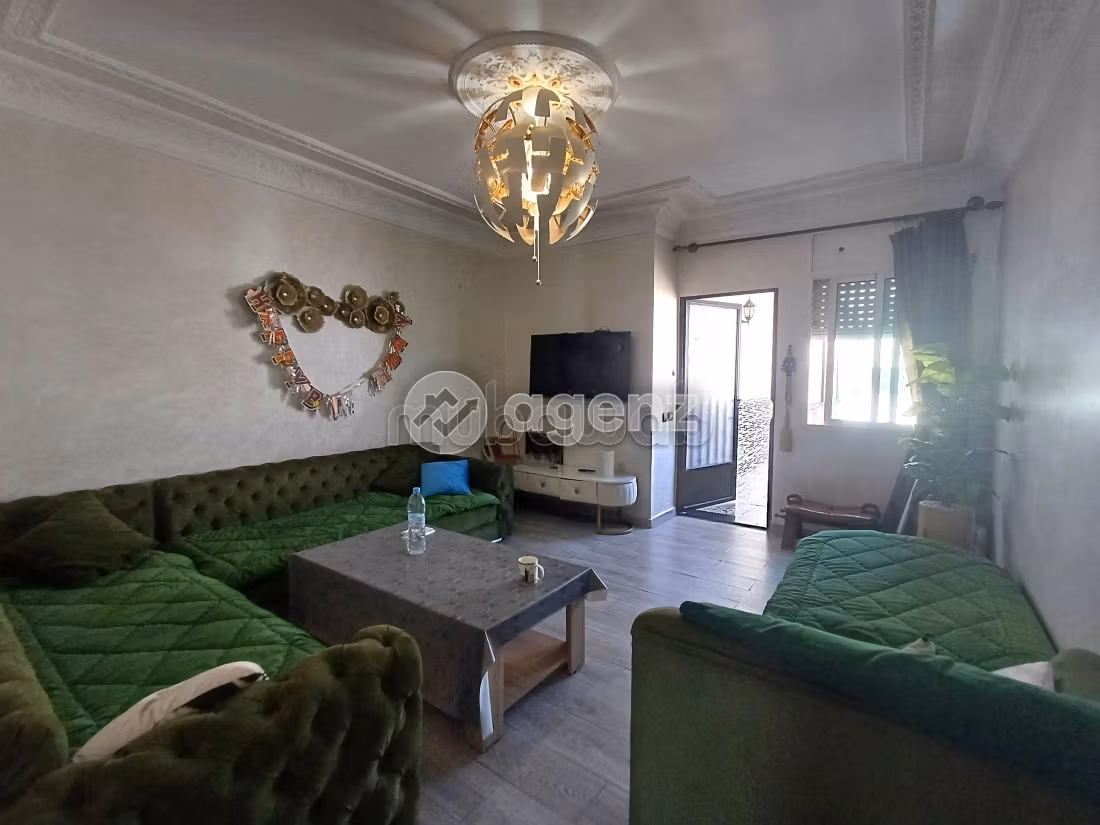 Bonito piso en venta en Les Hôpitaux. 2 dormitorios. Con Ascensor, balcón