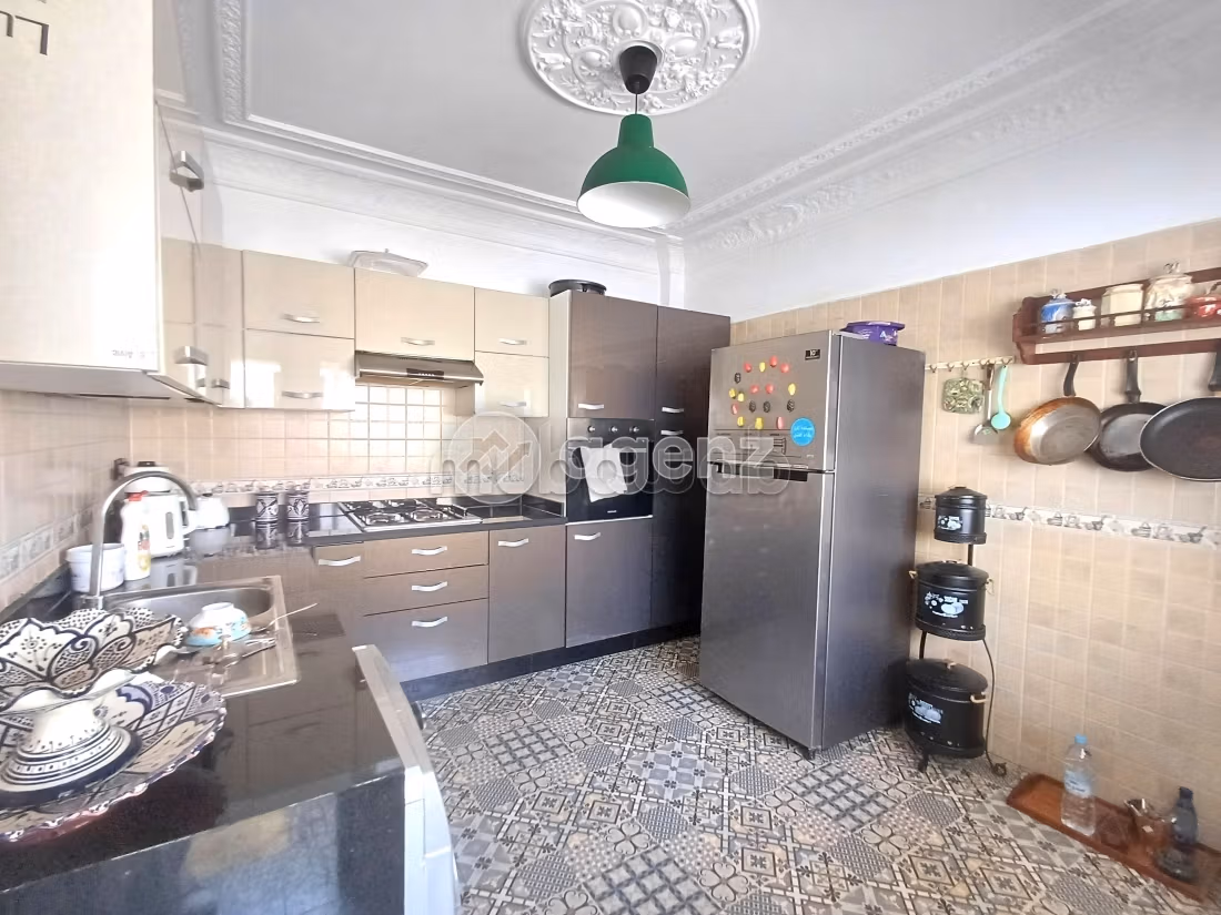 Bonito piso en venta en Les Hôpitaux. 2 dormitorios. Con Ascensor, balcón