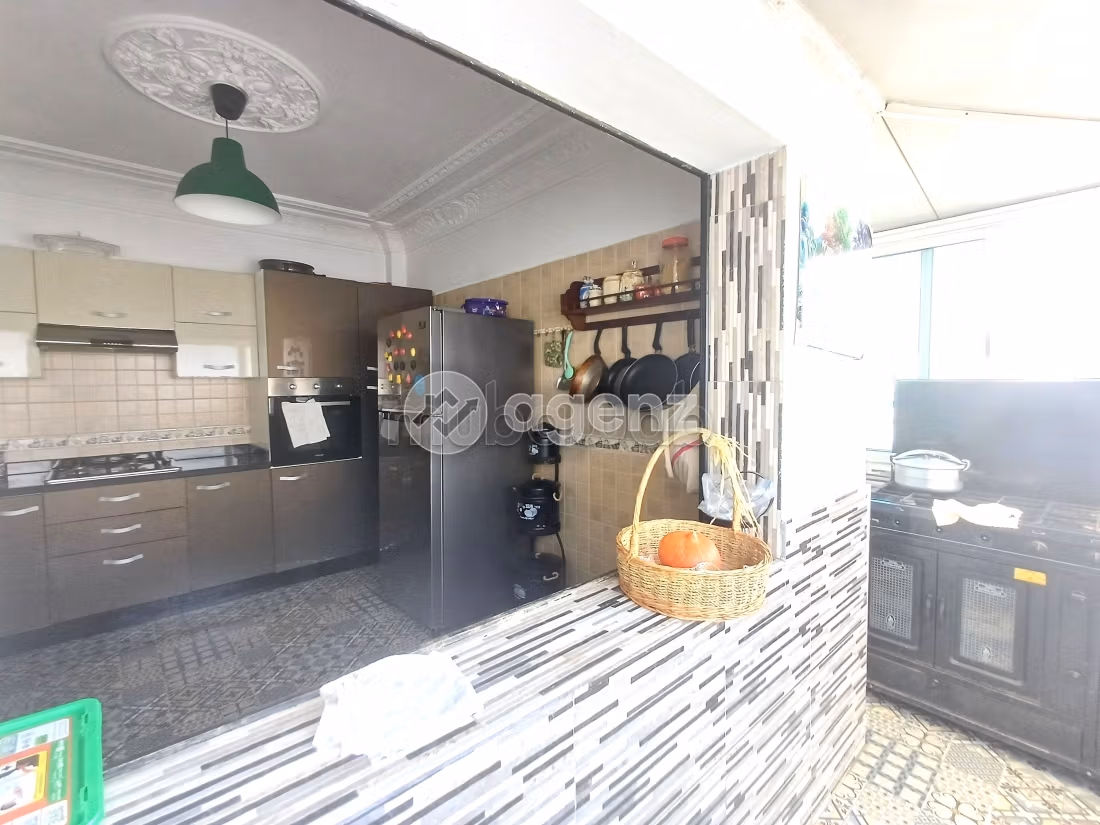 Bonito piso en venta en Les Hôpitaux. 2 dormitorios. Con Ascensor, balcón
