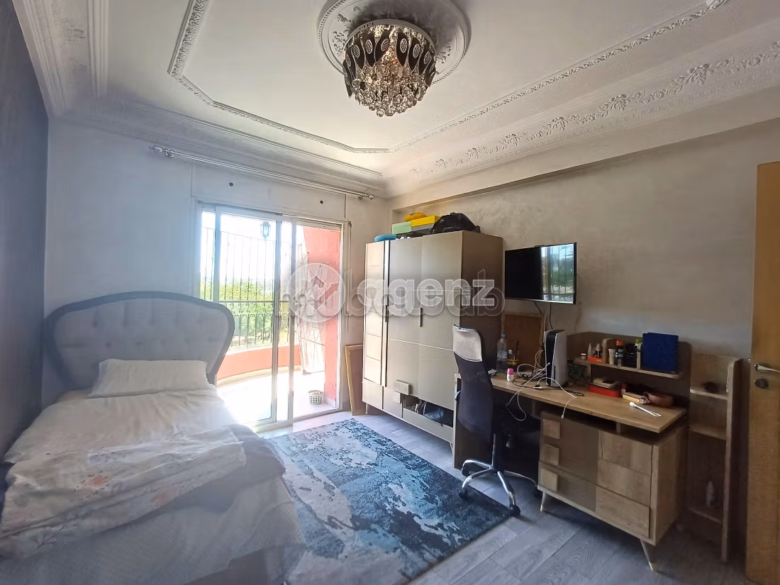 Bonito piso en venta en Les Hôpitaux. 2 dormitorios. Con Ascensor, balcón