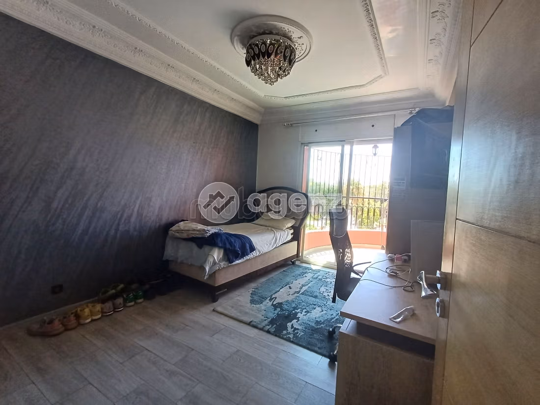 Bonito piso en venta en Les Hôpitaux. 2 dormitorios. Con Ascensor, balcón