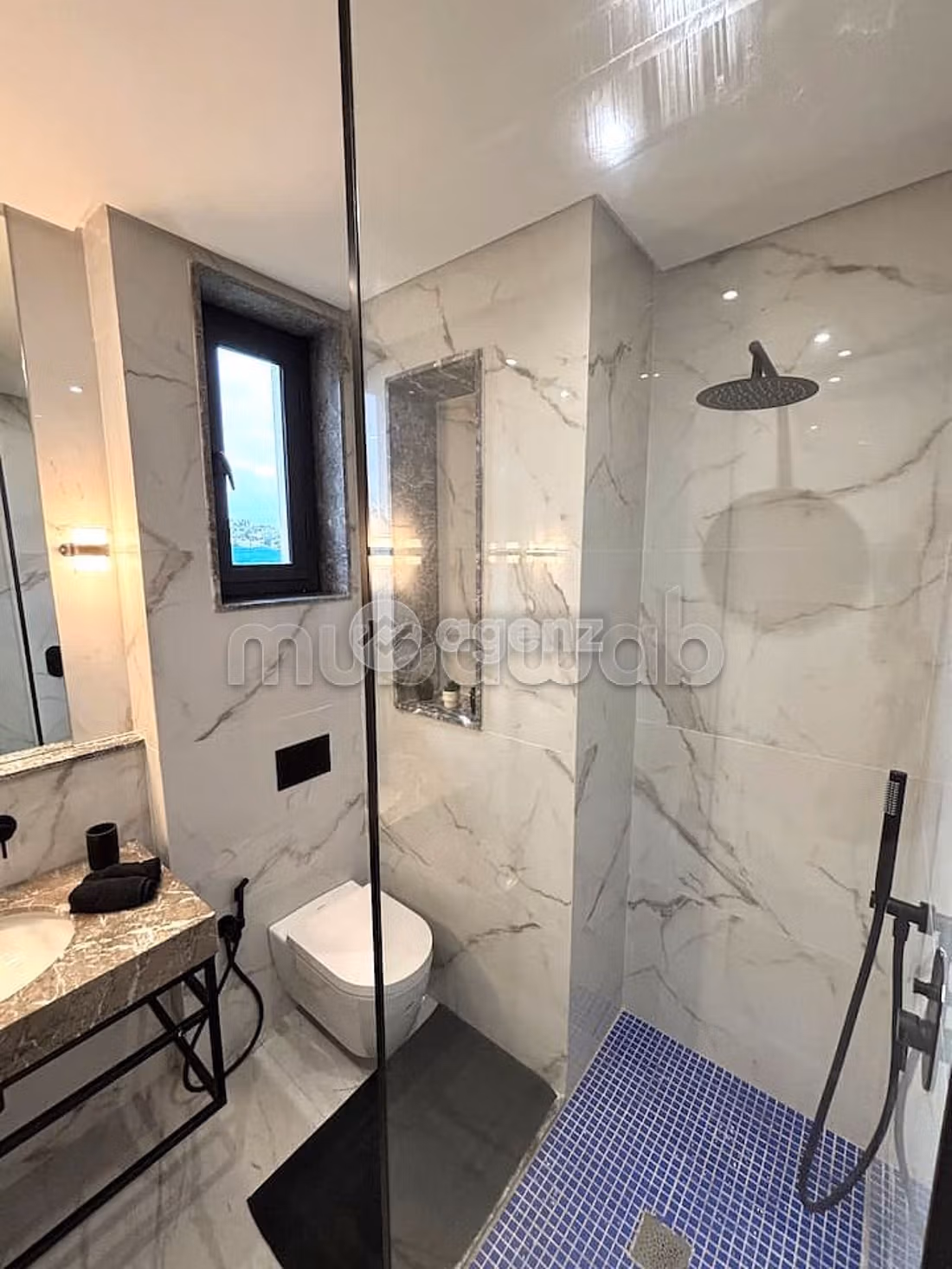 Great apartment for rent in Ain Diab Extension. 3 beautiful rooms. Ample storage space