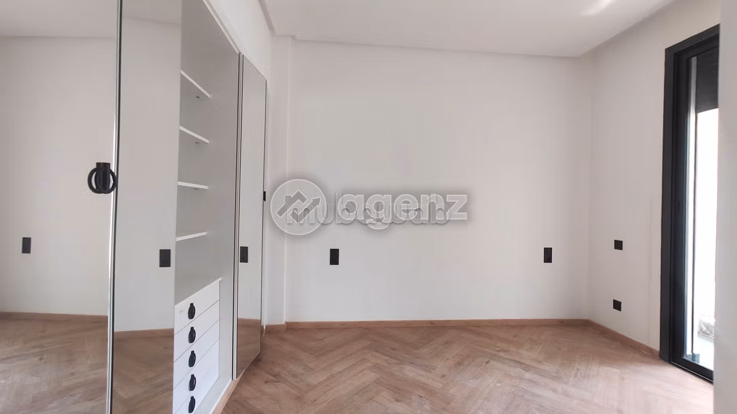 Great apartment for rent in Ain Diab Extension. 3 beautiful rooms. Ample storage space