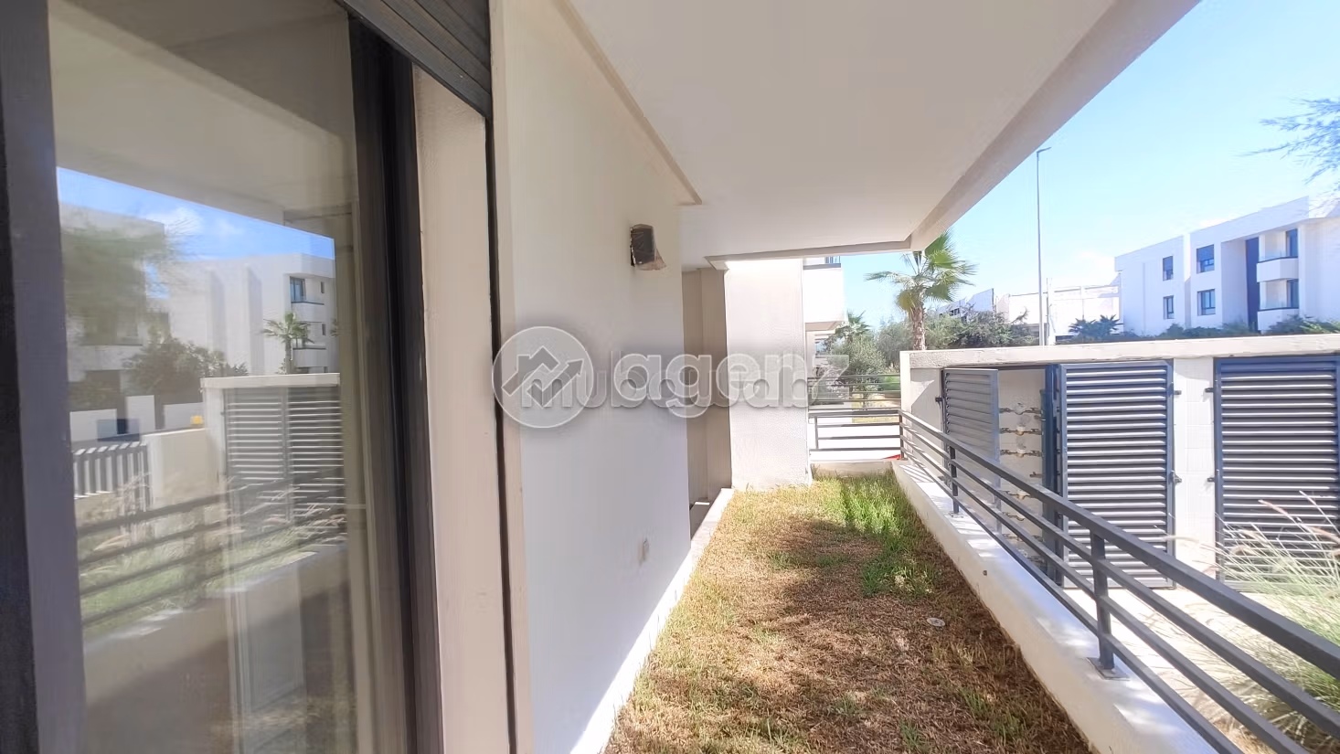 Great apartment for rent in Ain Diab Extension. 3 beautiful rooms. Ample storage space