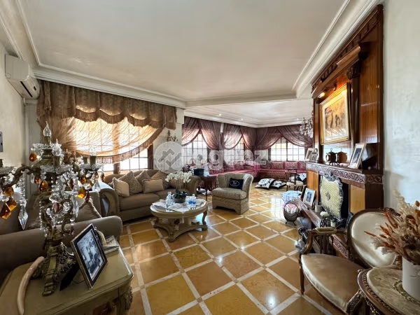 Appartamento da acquistare a Bourgogne Ouest. Superficie totale 579 m². Terrazzo e ascensore