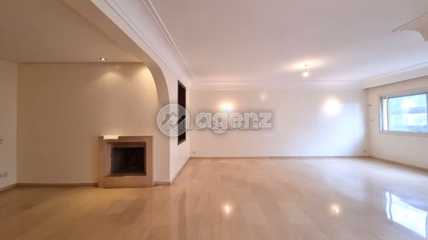 Sell apartment in Triangle d'Or. Surface area 249 m². Carpark and elevator