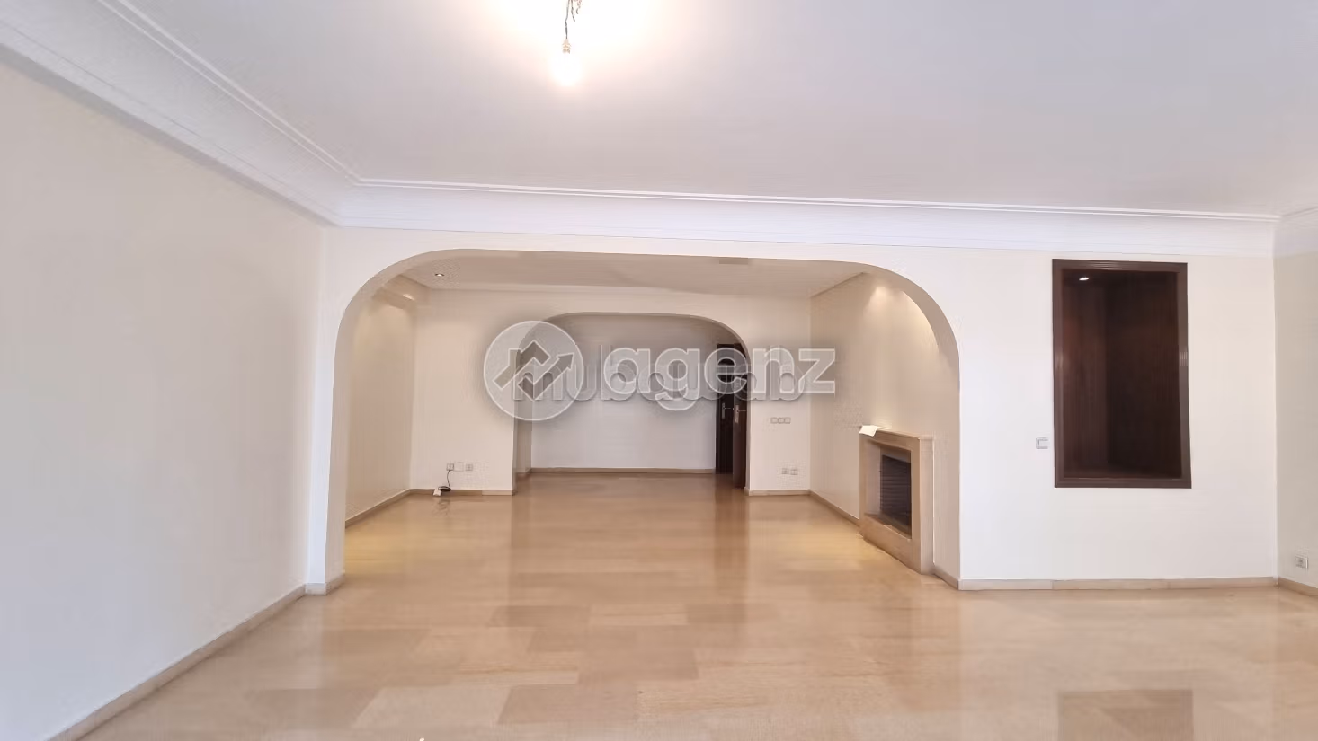 Sell apartment in Triangle d'Or. Surface area 249 m². Carpark and elevator