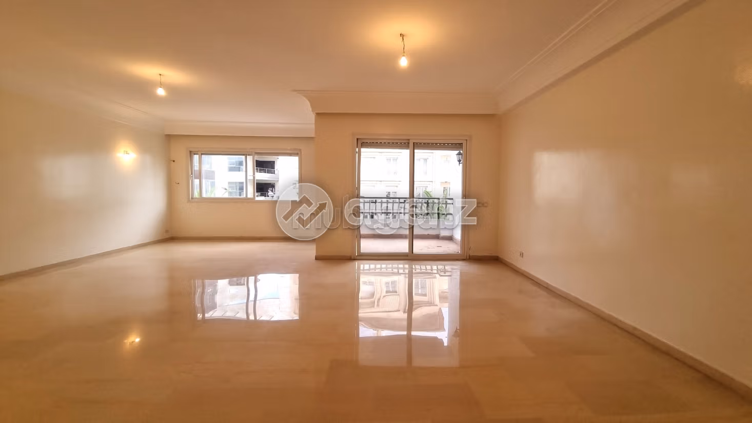 Sell apartment in Triangle d'Or. Surface area 249 m². Carpark and elevator